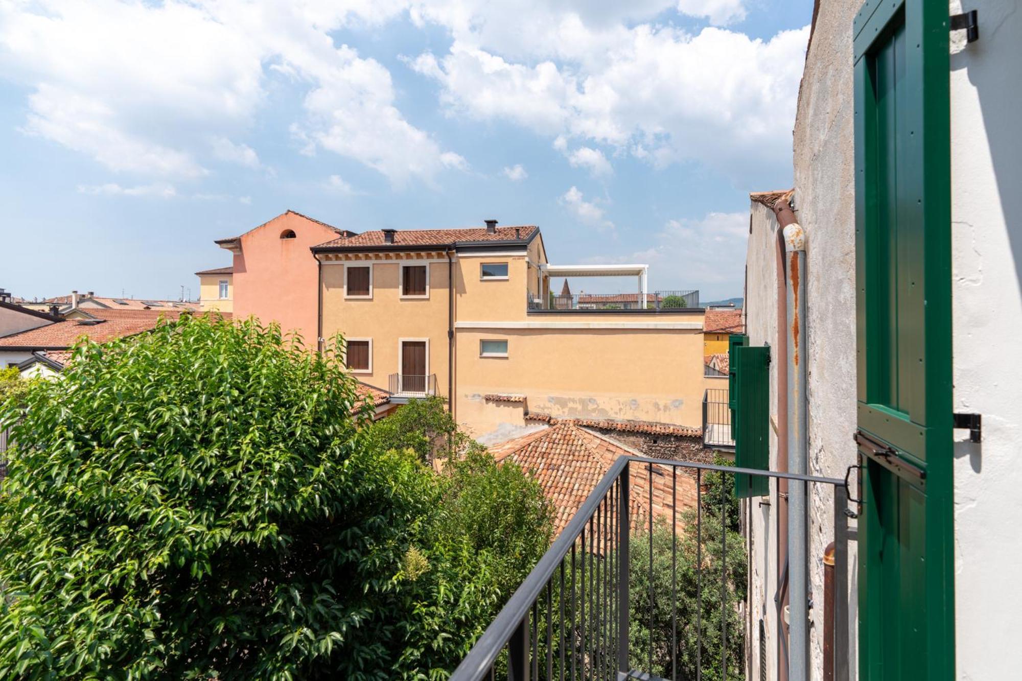 Palazzo Delle Guglie By Postcardsfrom Apartahotel Verona