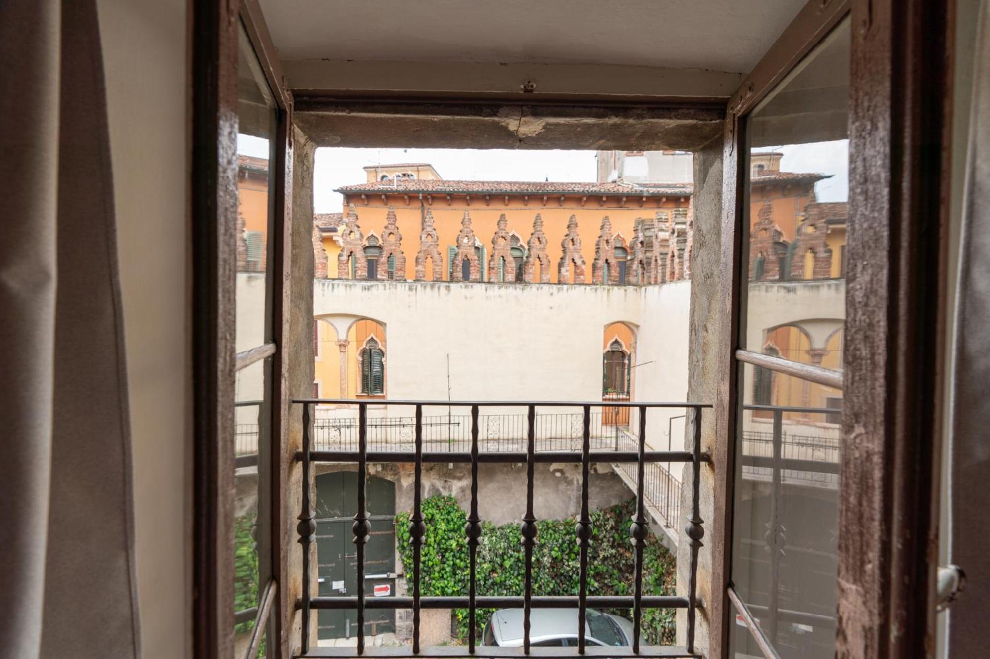 Apartahotel Palazzo Delle Guglie By Postcardsfrom