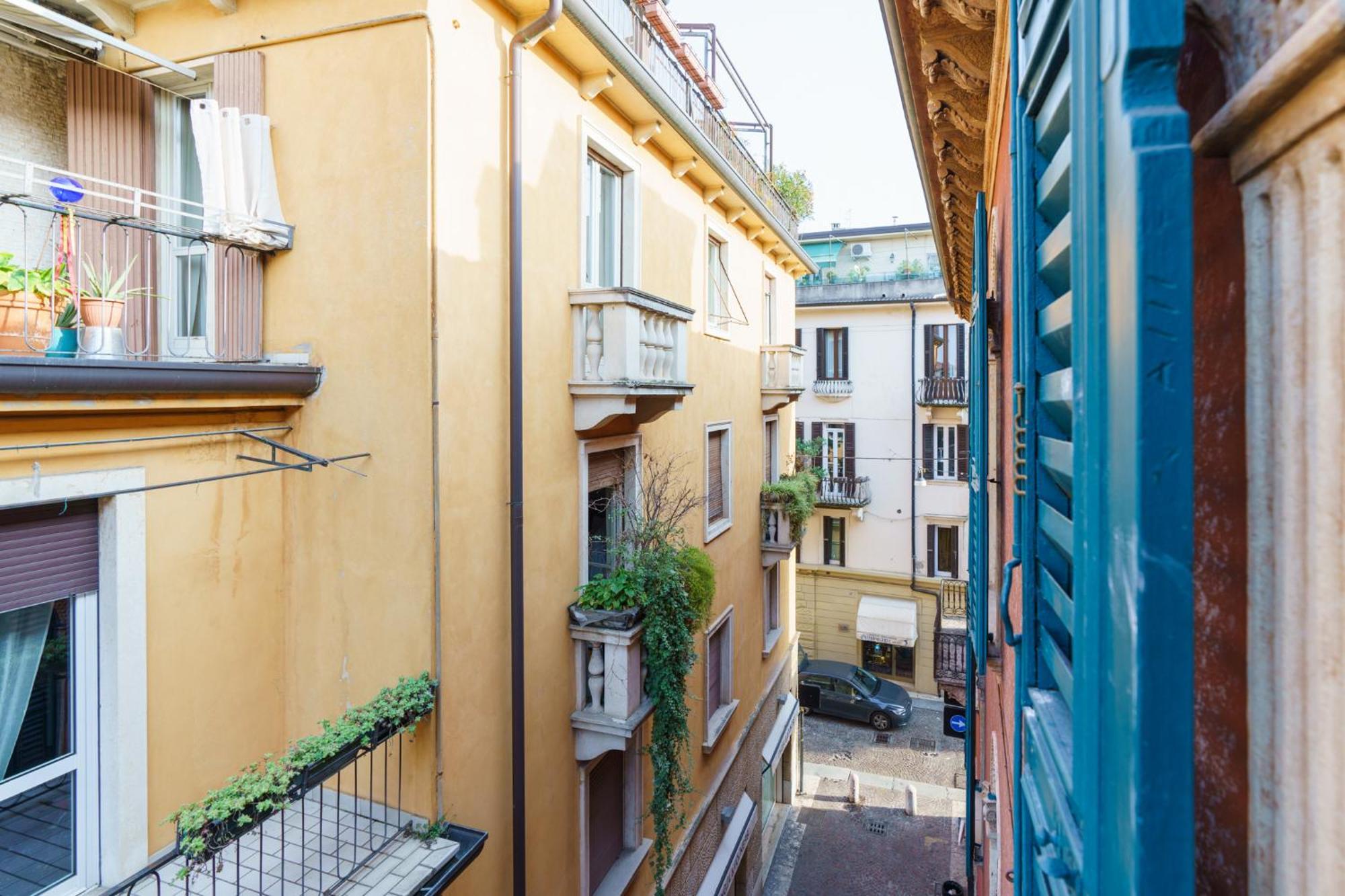 Palazzo Delle Guglie By Postcardsfrom Apartahotel Verona