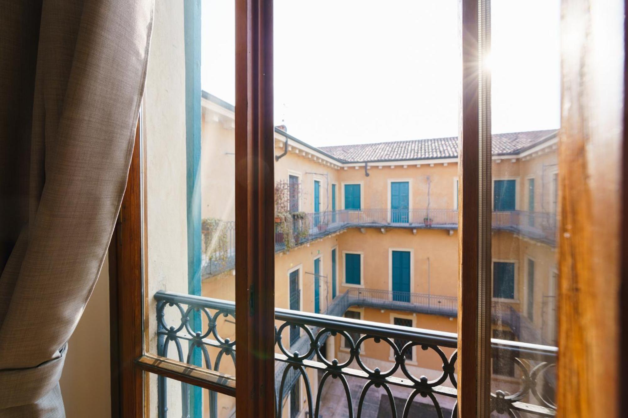 Palazzo Delle Guglie By Postcardsfrom Apartahotel