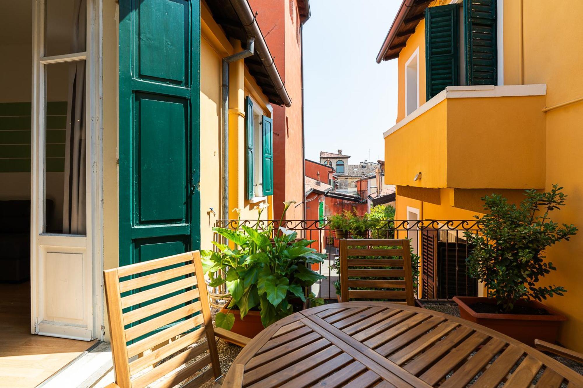 Palazzo Delle Guglie By Postcardsfrom Apartahotel Verona