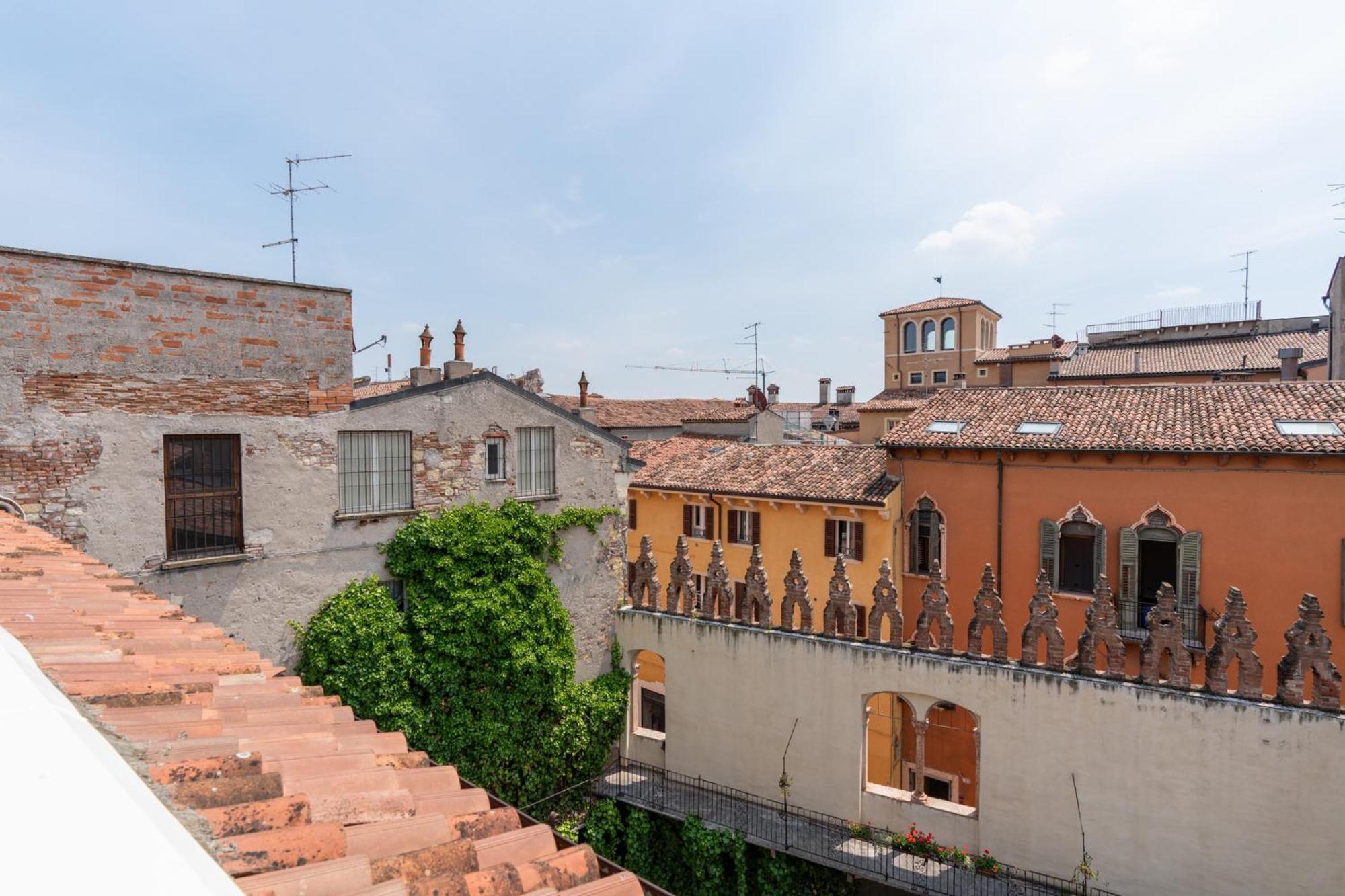 Palazzo Delle Guglie By Postcardsfrom Aparthotel
